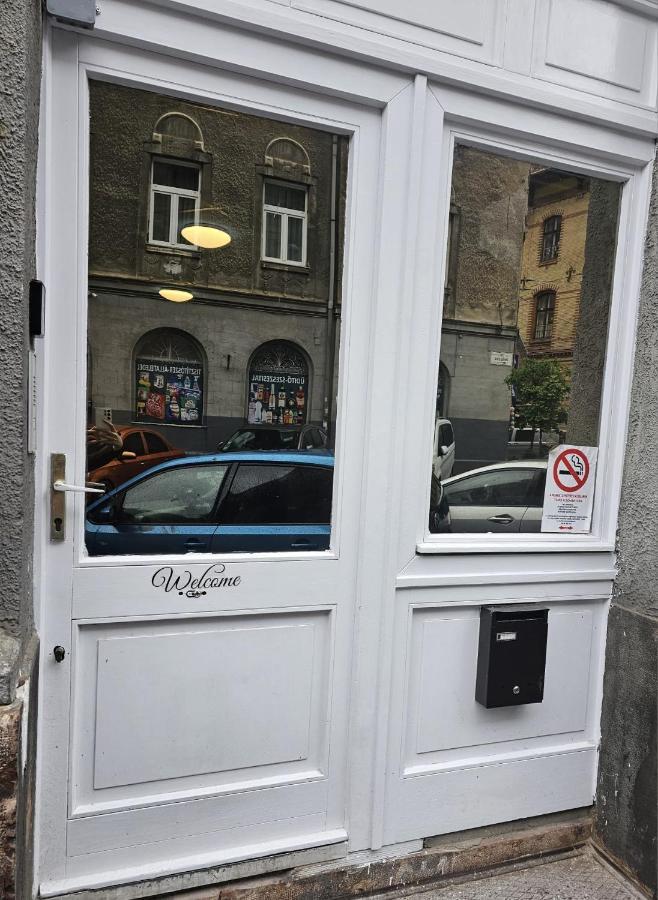 7Dab 8 Contactless Self Check-In Hotel Budapest Bagian luar foto